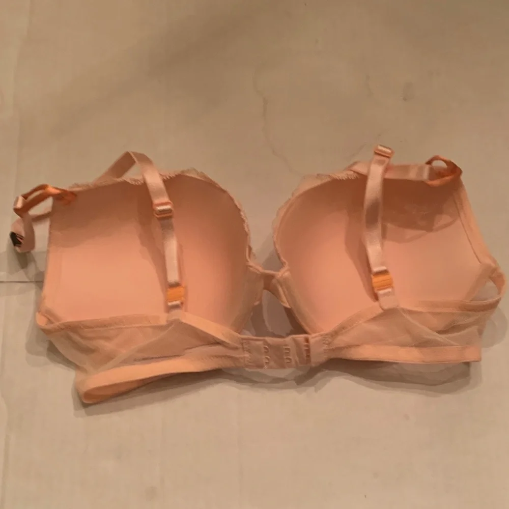 NWOT Victoria's Secret Lace Push-Up Bra in Light Peach 36C